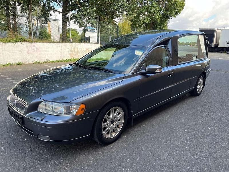 Grau Gebraucht 2009 Volvo V70 Momentum Kombi | 6.999 € (Guter Preis) - Bild 1/4