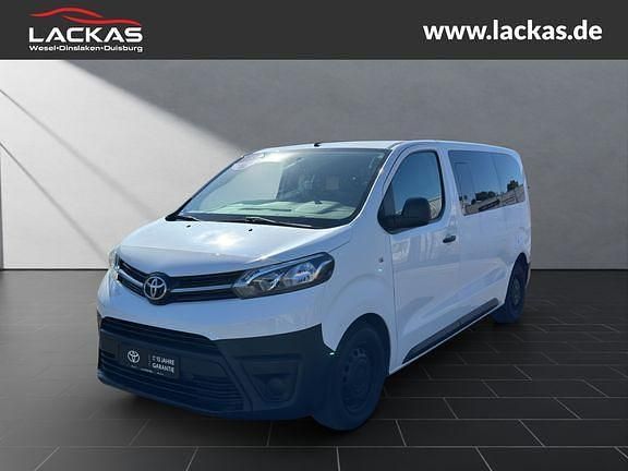 Schaumweiß Gebraucht 2016 Toyota Proace Verso Basis Kombi | 21.950 € (Teuer) - Bild 1/4