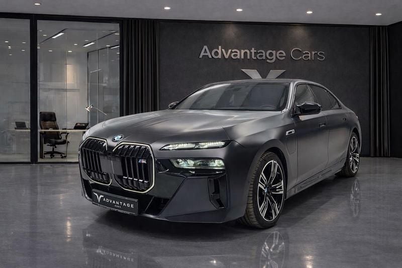 Gebraucht BMW M760e 571 PS (419 kW) 2024 Grau Limousine