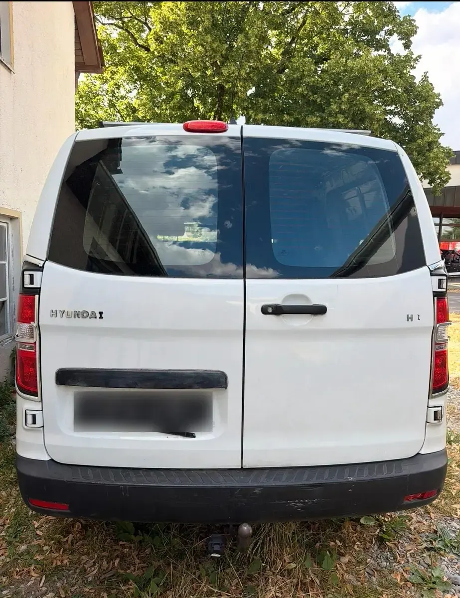 Gebraucht Hyundai H-1 135 PS (99 kW) 2013 Weiß Van / Kleinbus