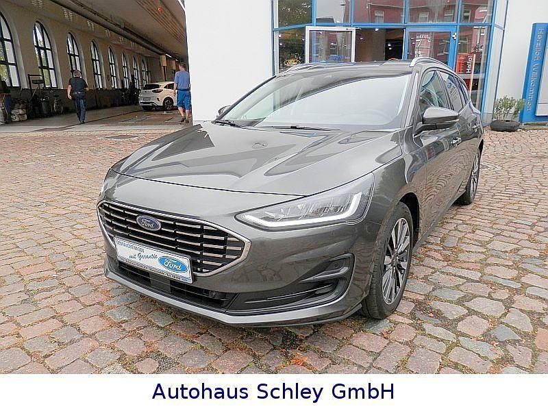 Grau Gebraucht 2022 Ford Focus Titanium X Limousine | 22.990 € (Teuer) - Bild 1/4