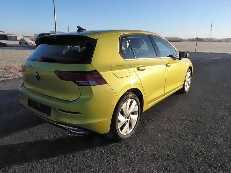 Gebraucht VW Golf VIII Style 150 PS (110 kW) 2020 Limonengelb metallic Kleinwagen