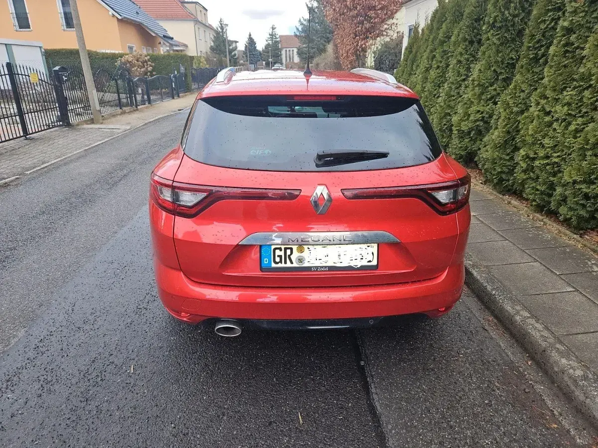 Gebraucht Renault Mégane GrandTour Intens 132 PS (97 kW) 2017 Rot Kombi