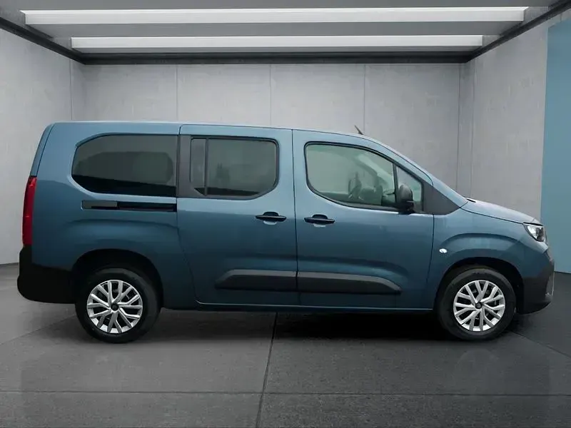Neu Fiat Doblò 131 PS (96 kW) 2025 Blau Van / Kleinbus