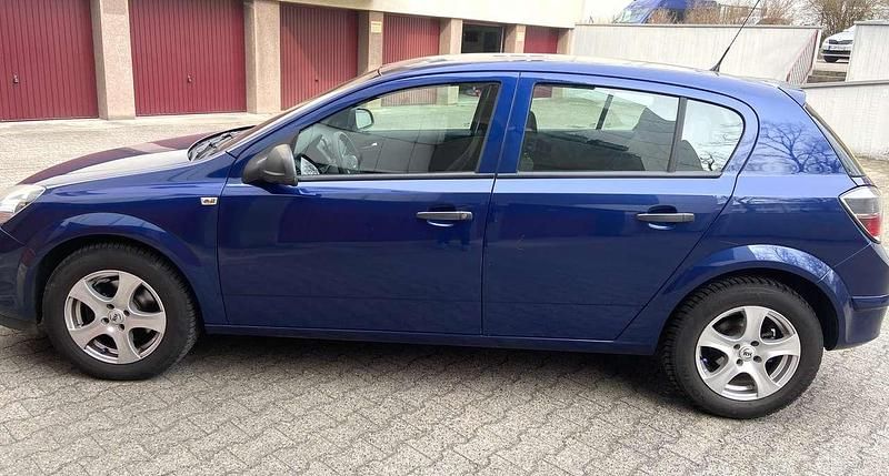 Gebraucht Opel Astra Edition 90 PS (66 kW) 2009 Blau Limousine