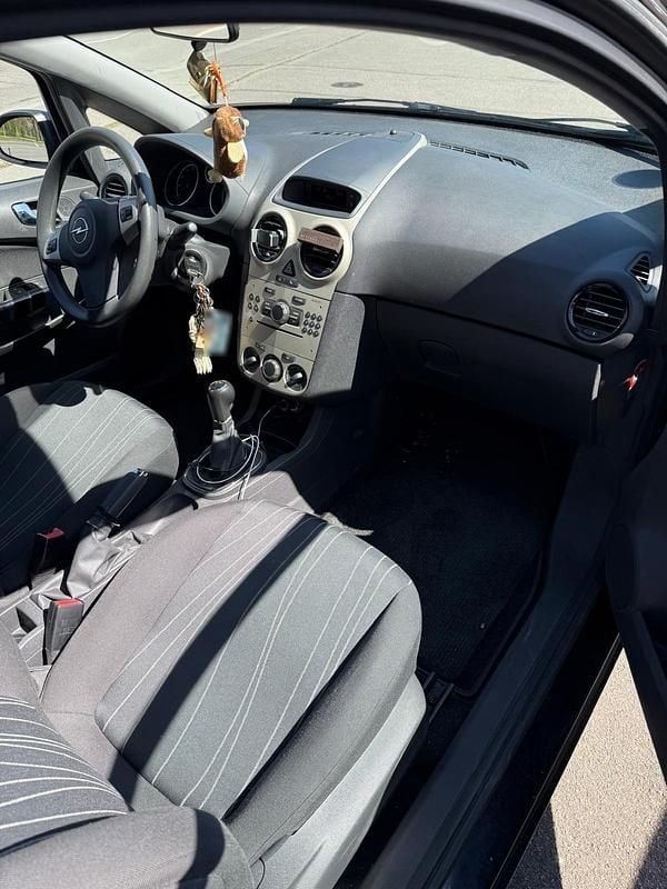 Second-hand Opel Corsa 80 CP (58 kW) 2007 Negru Hatchback