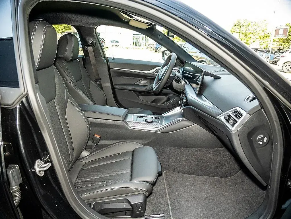 Neu BMW i4 Sport Line 250 kW (340 PS) 2026 Saphirschwarz Limousine