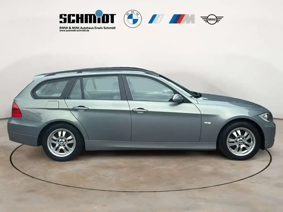 Gebraucht BMW 320 163 PS (119 kW) 2005 Arktis metallic Kombi