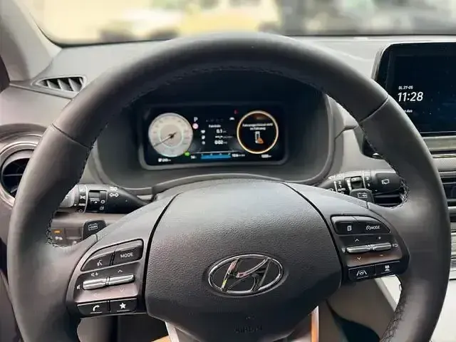 Gebraucht Hyundai Kona Trend 100 kW (136 PS) 2023 Rot SUV
