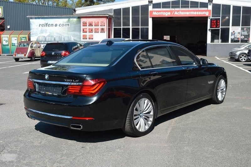 Gebraucht BMW 750L 381 PS (280 kW) 2015 Schwarz Limousine