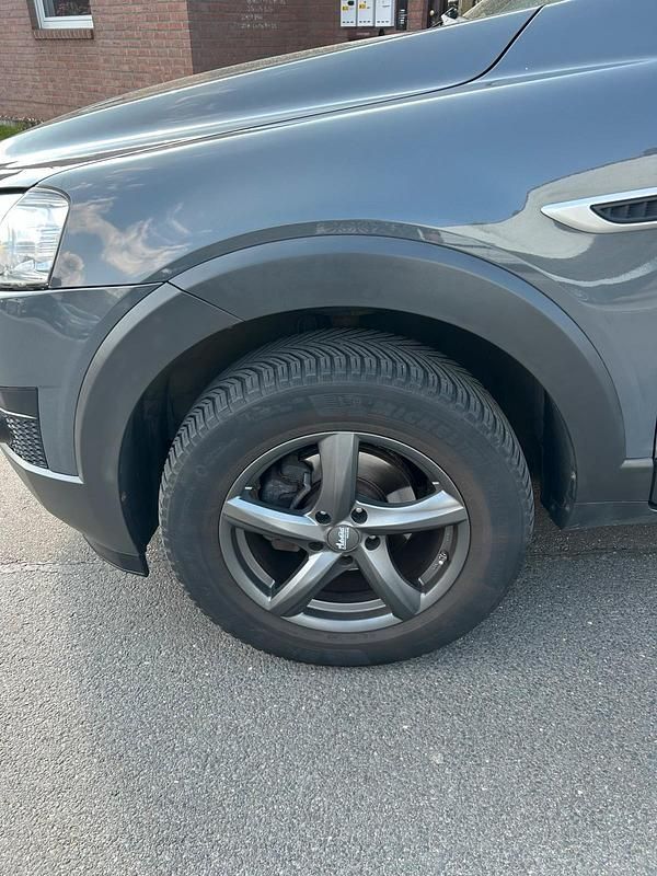 Gebraucht Chevrolet Captiva 167 PS (122 kW) 2012 Grau SUV