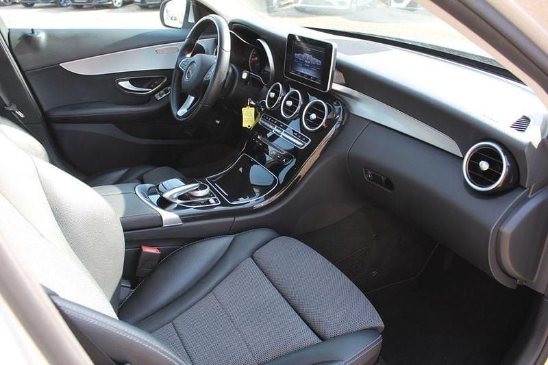 Second-hand Mercedes C180 Avantgarde 156 CP (114 kW) 2016 Argintiu Berlinǎ