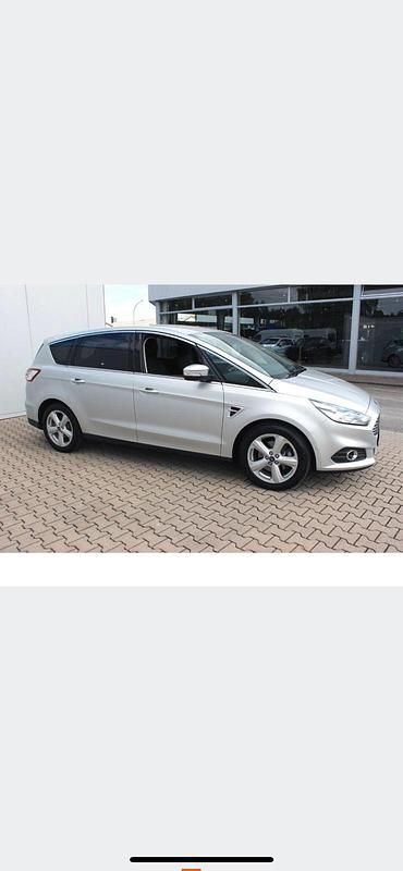 Second-hand Ford S-MAX S 150 CP (110 kW) 2015 Argintiu Monovolum