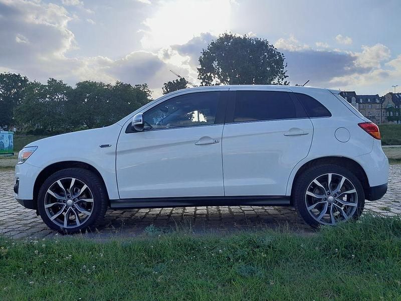 Weiß Gebraucht 2015 Mitsubishi ASX Diamant Edition SUV | 9.900 € (Guter Preis) - Bild 1/4