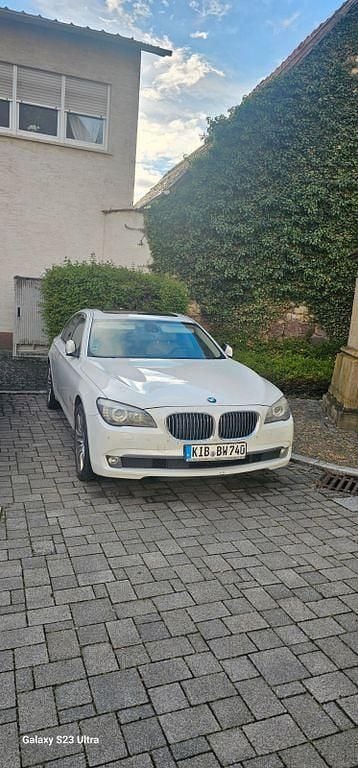Weiß Gebraucht 2012 BMW 740 Limousine | 13.400 € (Etwas zu teuer) - Bild 1/4