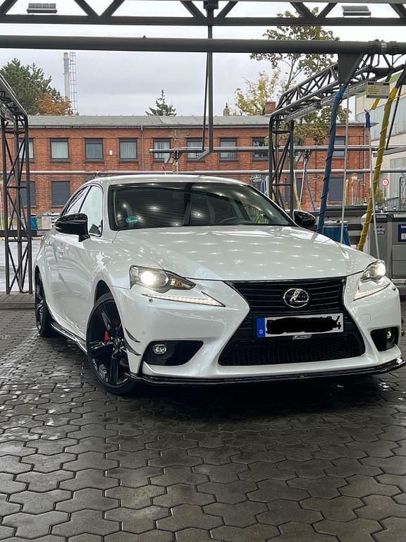 Weiß Gebraucht 2015 Lexus IS300 Limousine | 22.990 € - Bild 1/4