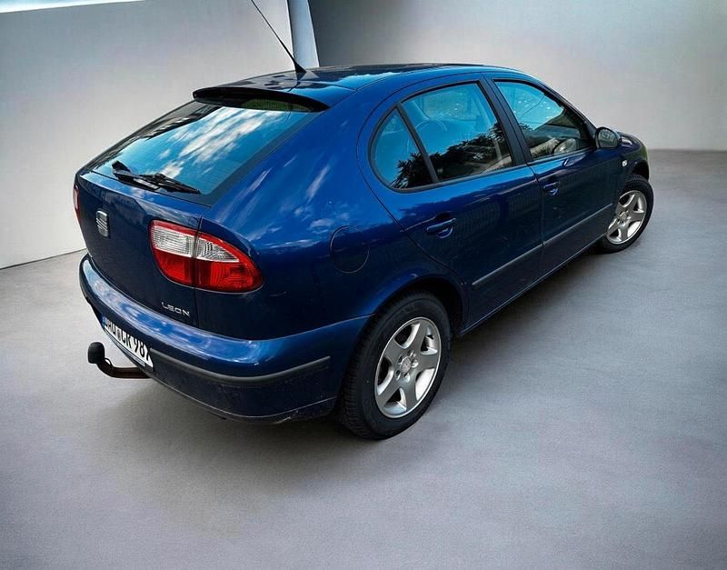 Usata Seat Leon 77 CV (56 kW) 2003 Blu Utilitaria