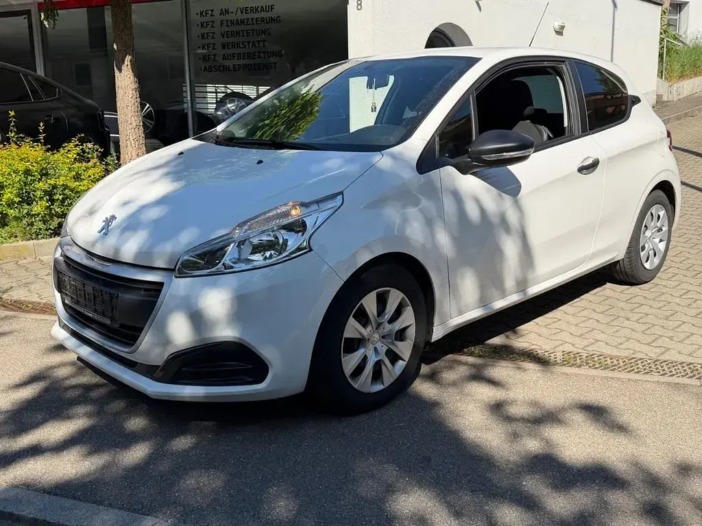 Gebraucht Peugeot 208 Access 68 PS (50 kW) 2015 Weiß Kleinwagen