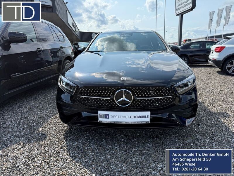 Schwarz Gebraucht 2024 Mercedes A220 AMG line Limousine | 35.850 € (Fairer Preis) - Bild 1/4