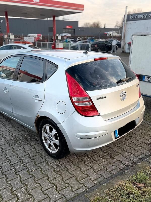 Gebraucht Hyundai i30 130 PS (95 kW) 2007 Silber Kleinwagen