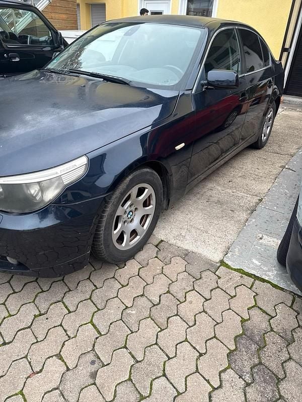 Blau Gebraucht 2006 BMW 523 Limousine | 1.990 € (Superpreis) - Bild 1/4