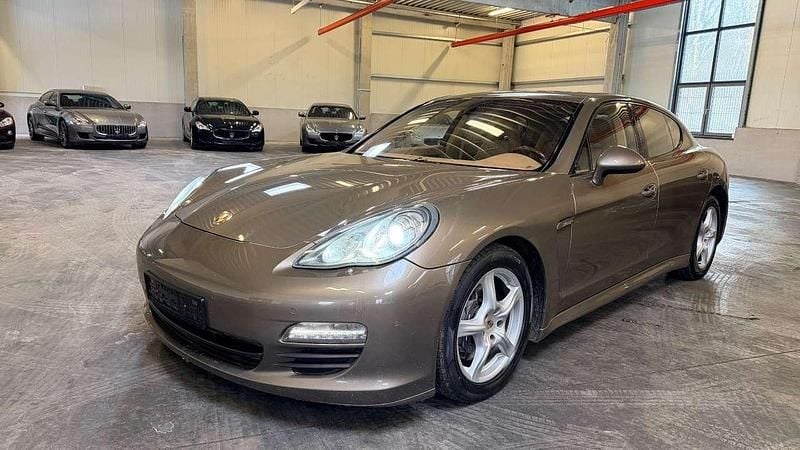 Gebraucht Porsche Panamera 299 PS (219 kW) 2011 Braun Kleinwagen