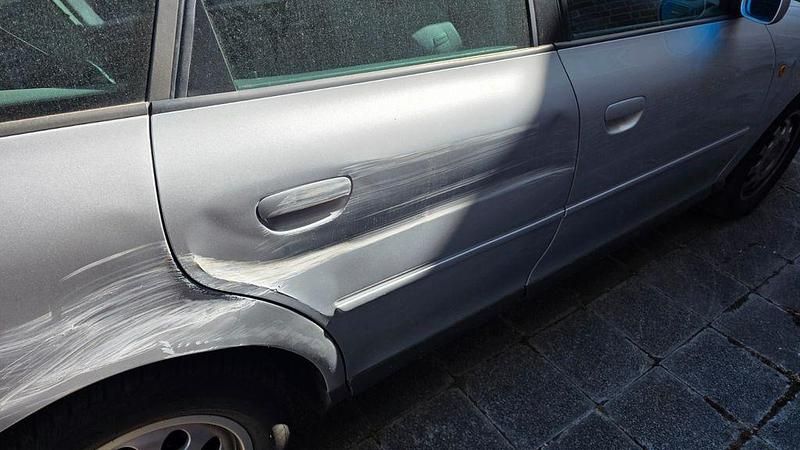 Usata Audi A3 Ambition 101 CV (74 kW) 2000 Argento Utilitaria