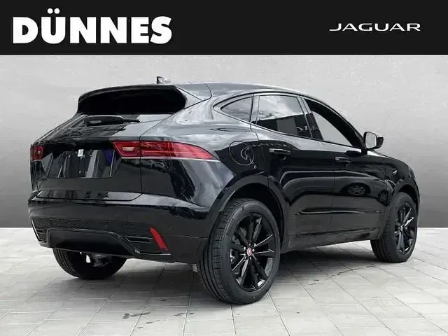 Käytetty Jaguar E-Pace R-Dynamic 165 HP (121 kW) 2023 Musta Katumaasturi