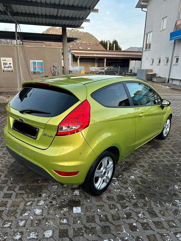Gebraucht Ford Fiesta 60 PS (44 kW) 2010 Grau Kleinwagen