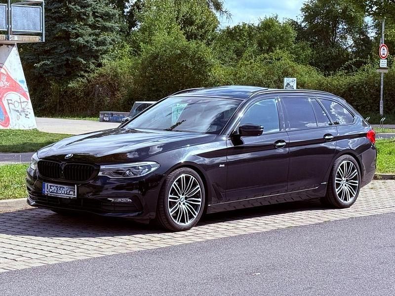 Schwarz Gebraucht 2017 BMW 530 Sport Line Kombi | 20.000 € (Teuer) - Bild 1/4