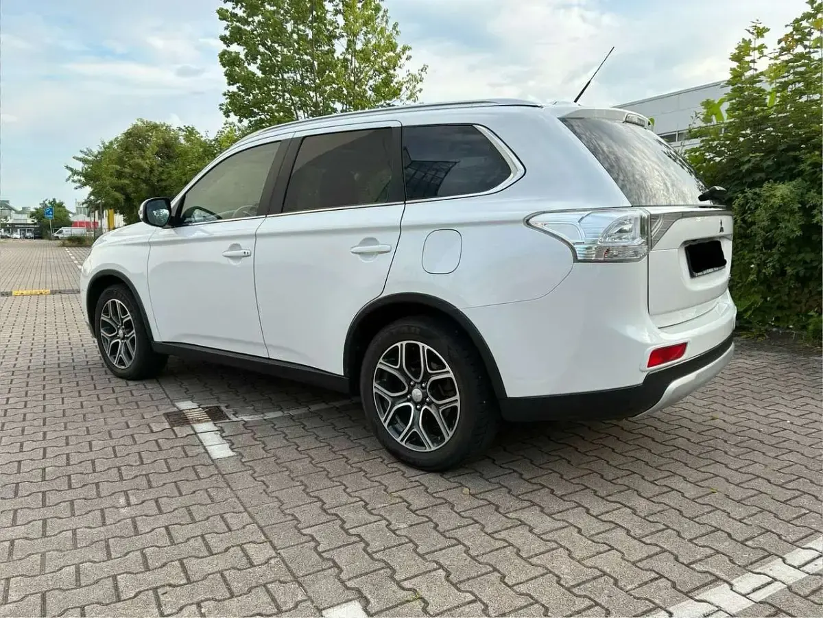 Gebraucht Mitsubishi Outlander Diamant Edition 150 PS (110 kW) 2014 Weiß SUV