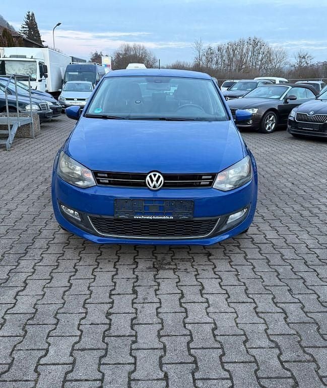 Blau Gebraucht 2013 VW Polo Life Limousine | 5.990 € (Fairer Preis) - Bild 1/4