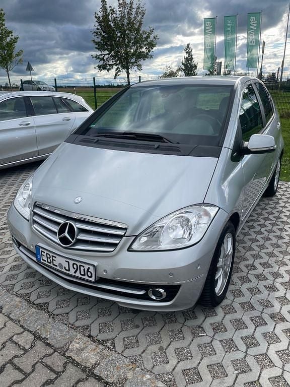 Silber Gebraucht 2009 Mercedes A180 Van / Kleinbus | 4.700 € (Guter Preis) - Bild 1/4