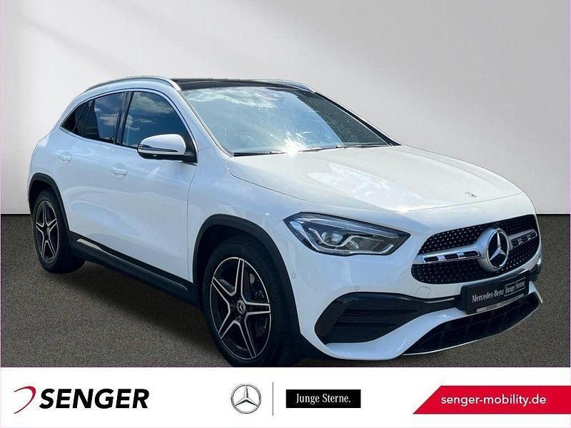 Weiß Gebraucht 2021 Mercedes GLA200 AMG SUV | 36.740 € (Etwas zu teuer) - Bild 1/4
