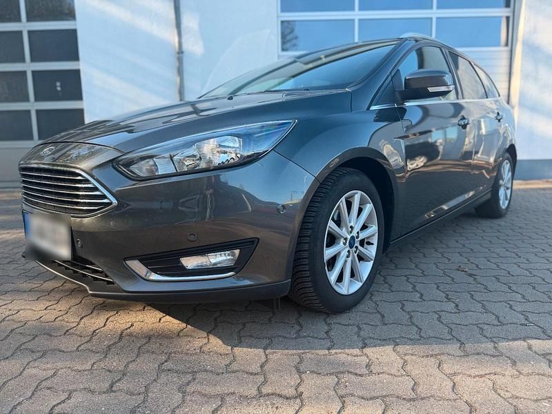 Second-hand Ford Focus Titanium 150 CP (110 kW) 2017 Gri Break