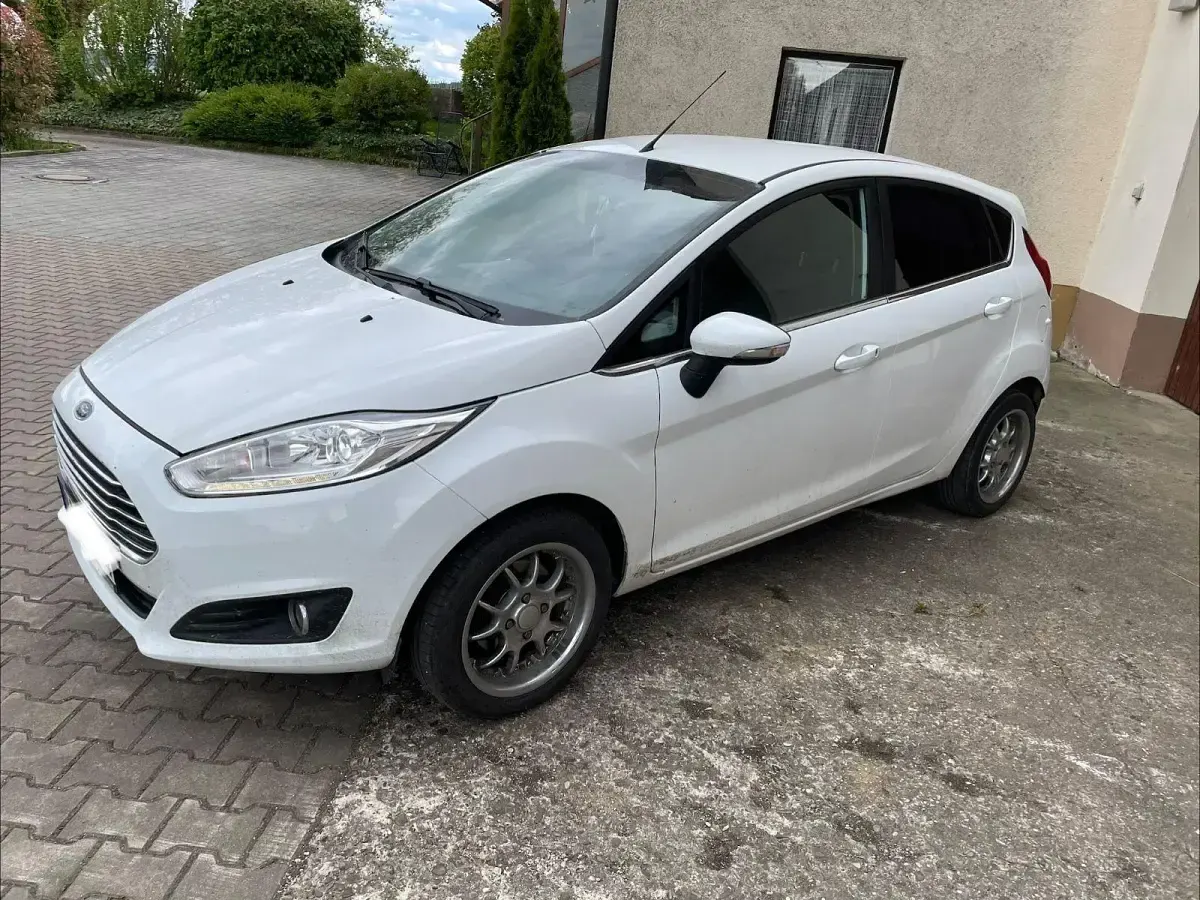 Gebraucht Ford Fiesta 82 PS (60 kW) 2013 Weiß Kleinwagen