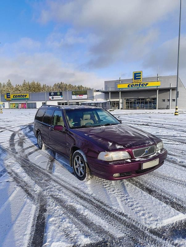 Rot Gebraucht 1999 Volvo V70 Kombi | 1.800 € - Bild 1/4