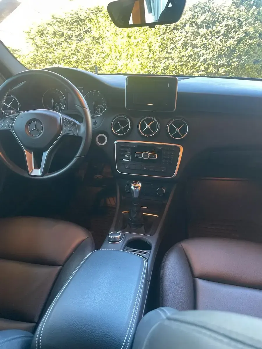 Gebraucht Mercedes A180 Style 122 PS (89 kW) 2012 Rot Kleinwagen