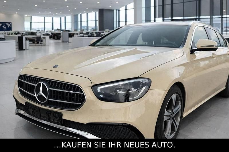 Gebraucht Mercedes E200 160 PS (117 kW) 2023 Beige Kombi