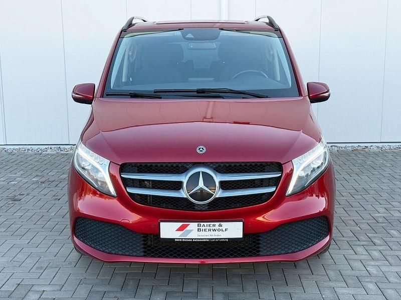 Gebraucht Mercedes V220 Edition 163 PS (119 kW) 2020 Rot Van / Kleinbus