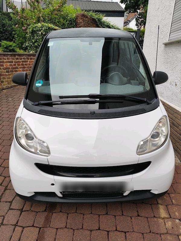 Weiß Gebraucht 2009 Smart ForTwo Coupé Coupé | 3.100 € (Fairer Preis) - Bild 1/4