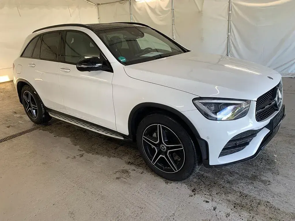 Gebraucht Mercedes GLC400d AMG 330 PS (242 kW) 2020 Polarweiss  unilack SUV