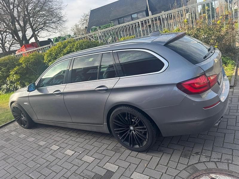 Gebraucht BMW 520 184 PS (135 kW) 2011 Grau Limousine