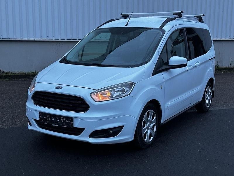 Gebraucht Ford Tourneo Courier Trend 101 PS (74 kW) 2016 Weiß Van / Kleinbus