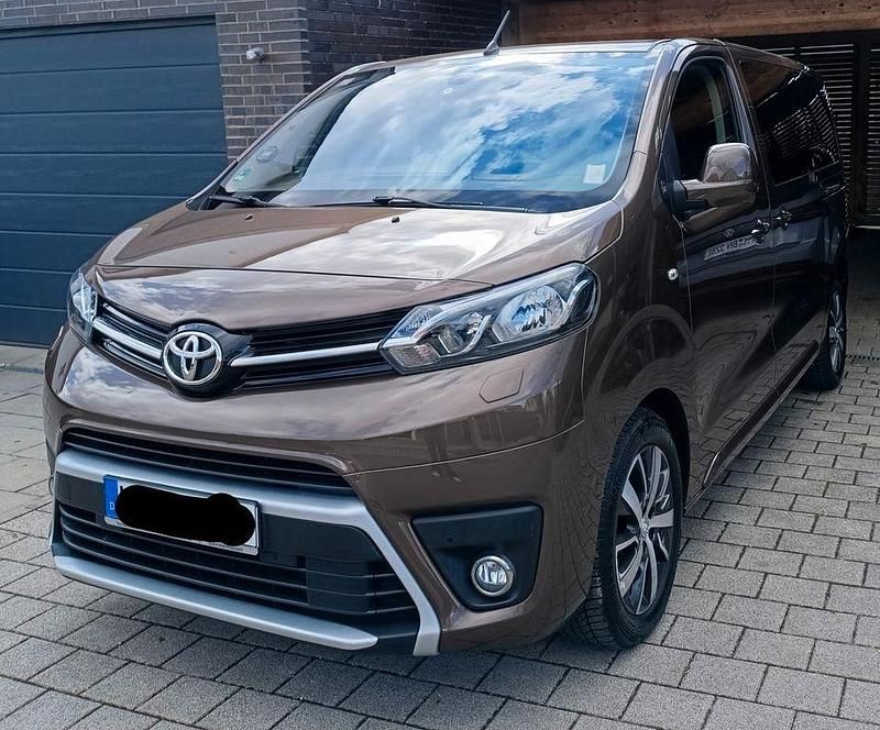 Gebraucht Toyota Proace 177 PS (130 kW) 2018 Braun Van / Kleinbus