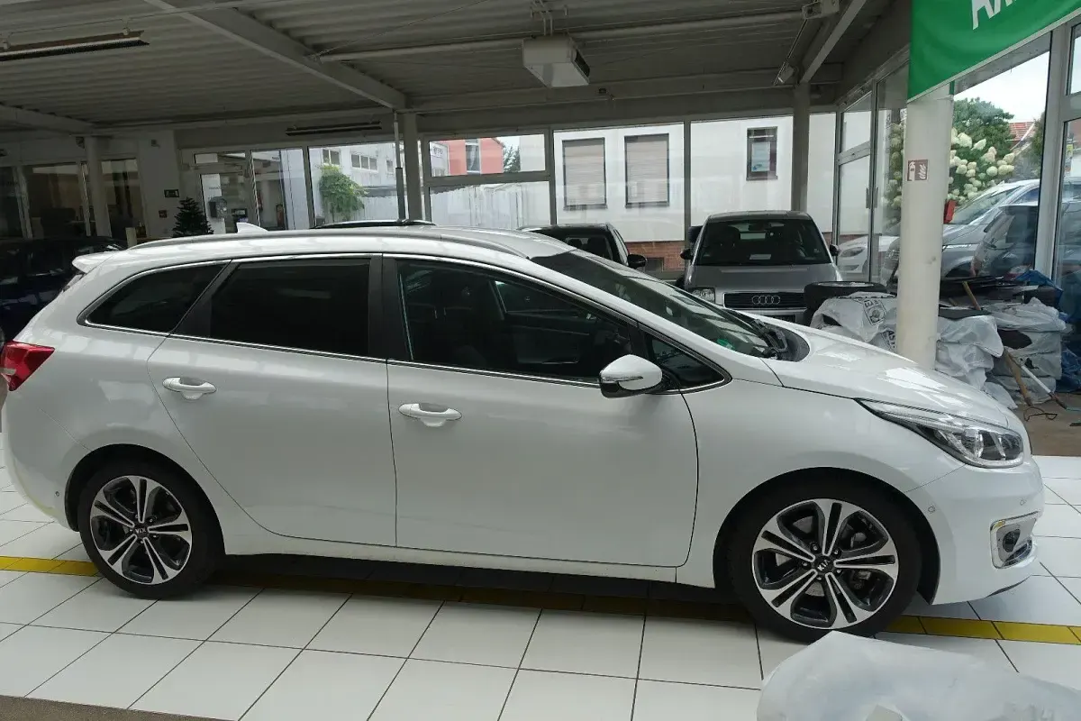 Gebraucht Kia Ceed Sportswagon Spirit 135 PS (99 kW) 2017 Weiß Kombi