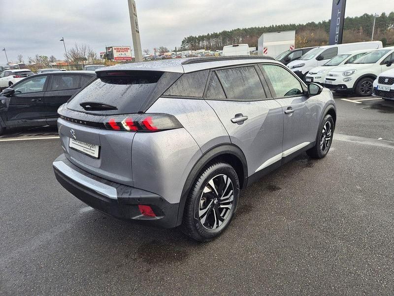 Gebraucht Peugeot e-2008 Allure 100 kW (136 PS) 2021 Grau / artense grau (metallic) SUV