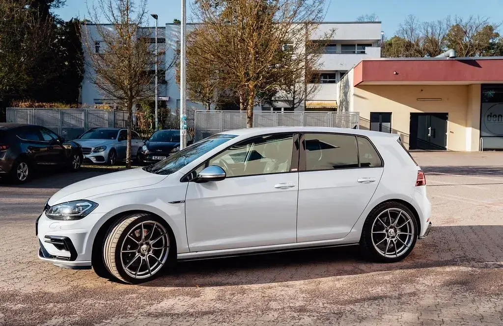 Gebraucht VW Golf VII 310 PS (228 kW) 2018 Weiß Limousine