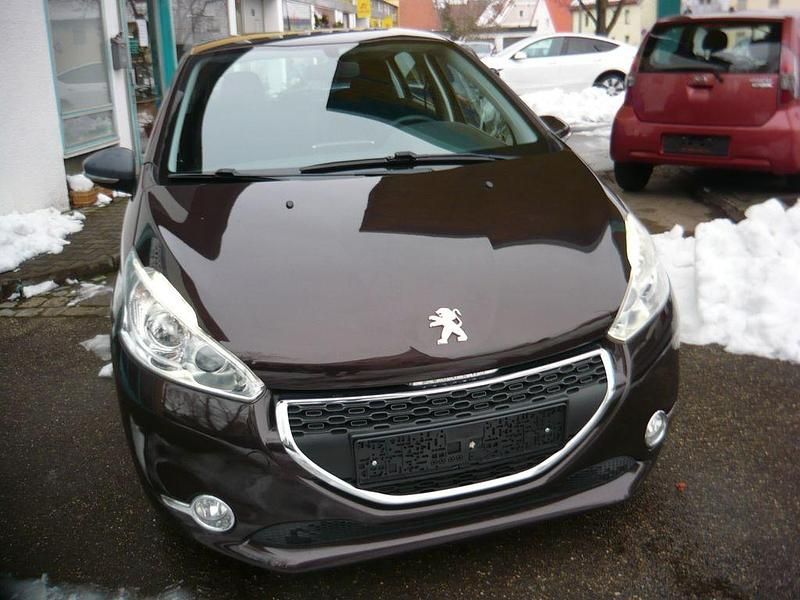 Gebraucht Peugeot 208 Active 82 PS (60 kW) 2012 Braun Kleinwagen