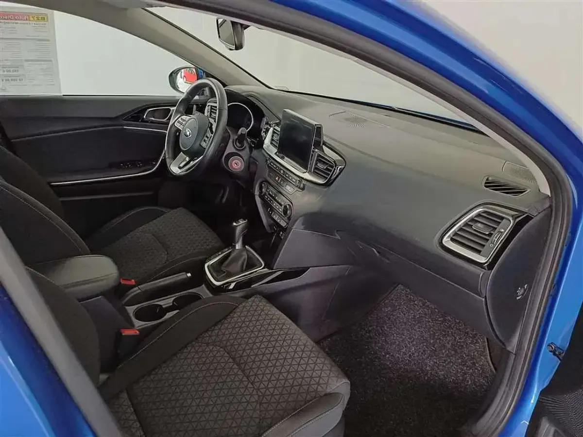 Gebraucht Kia Ceed Vision 99 PS (72 kW) 2019 Blue flame metallic Kleinwagen